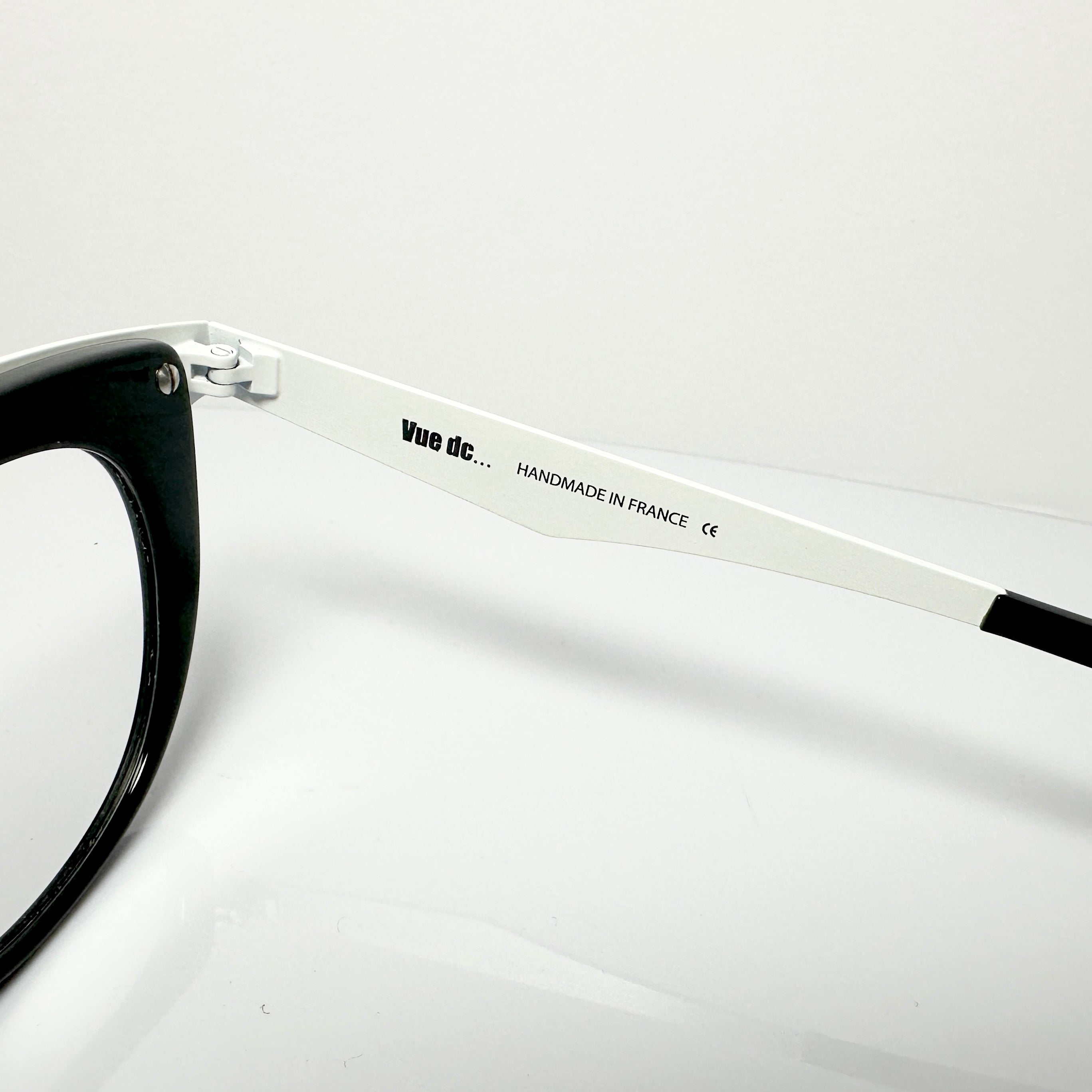 VUE DC CM08 W100 Unisex Eyeglasses Frame in White - Authentic New