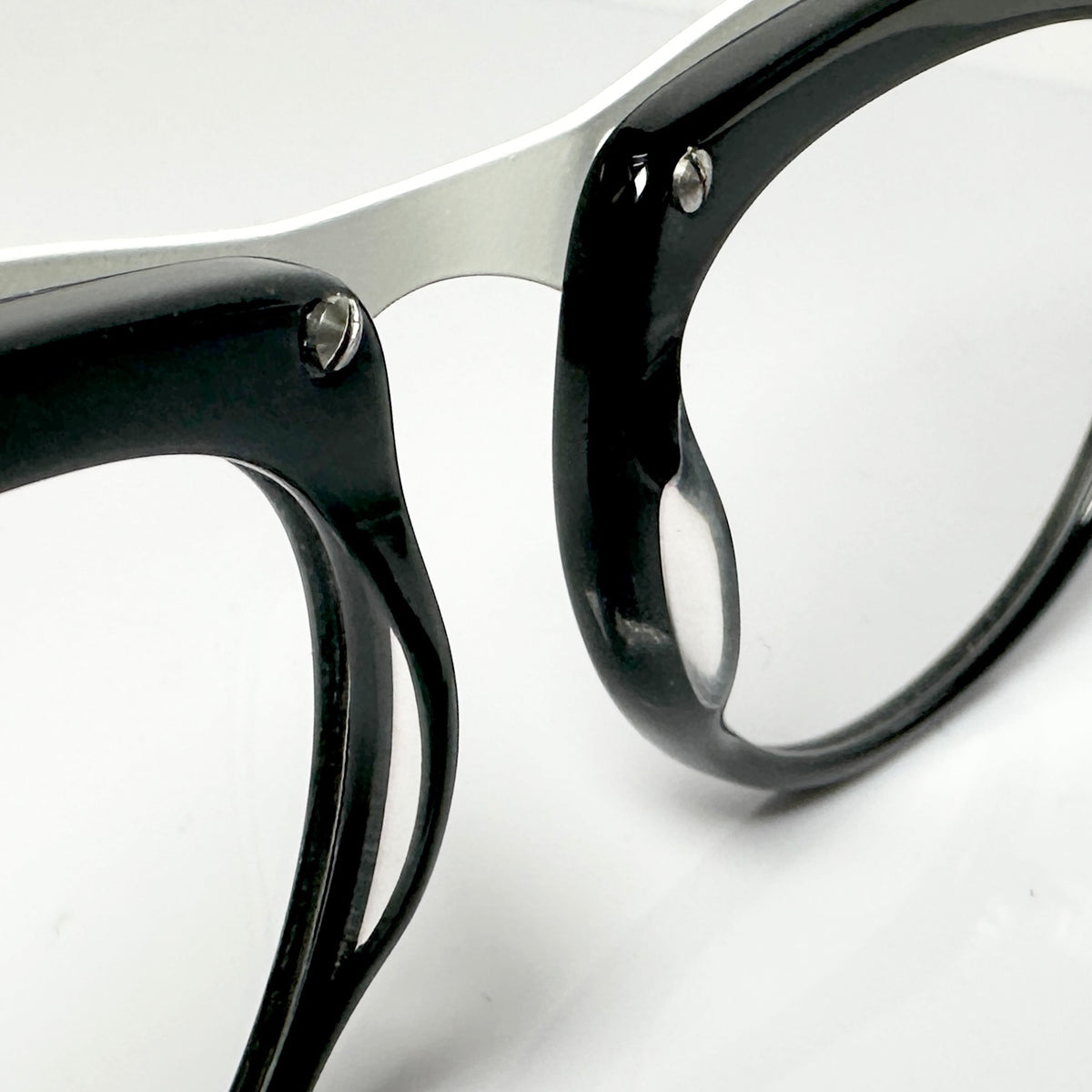 VUE DC CM08 W100 Unisex Eyeglasses Frame in White - Authentic New