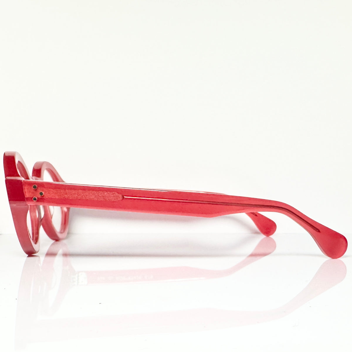 VUE DC RON 679 Round Eyeglasses Frame in Red - Authentic New