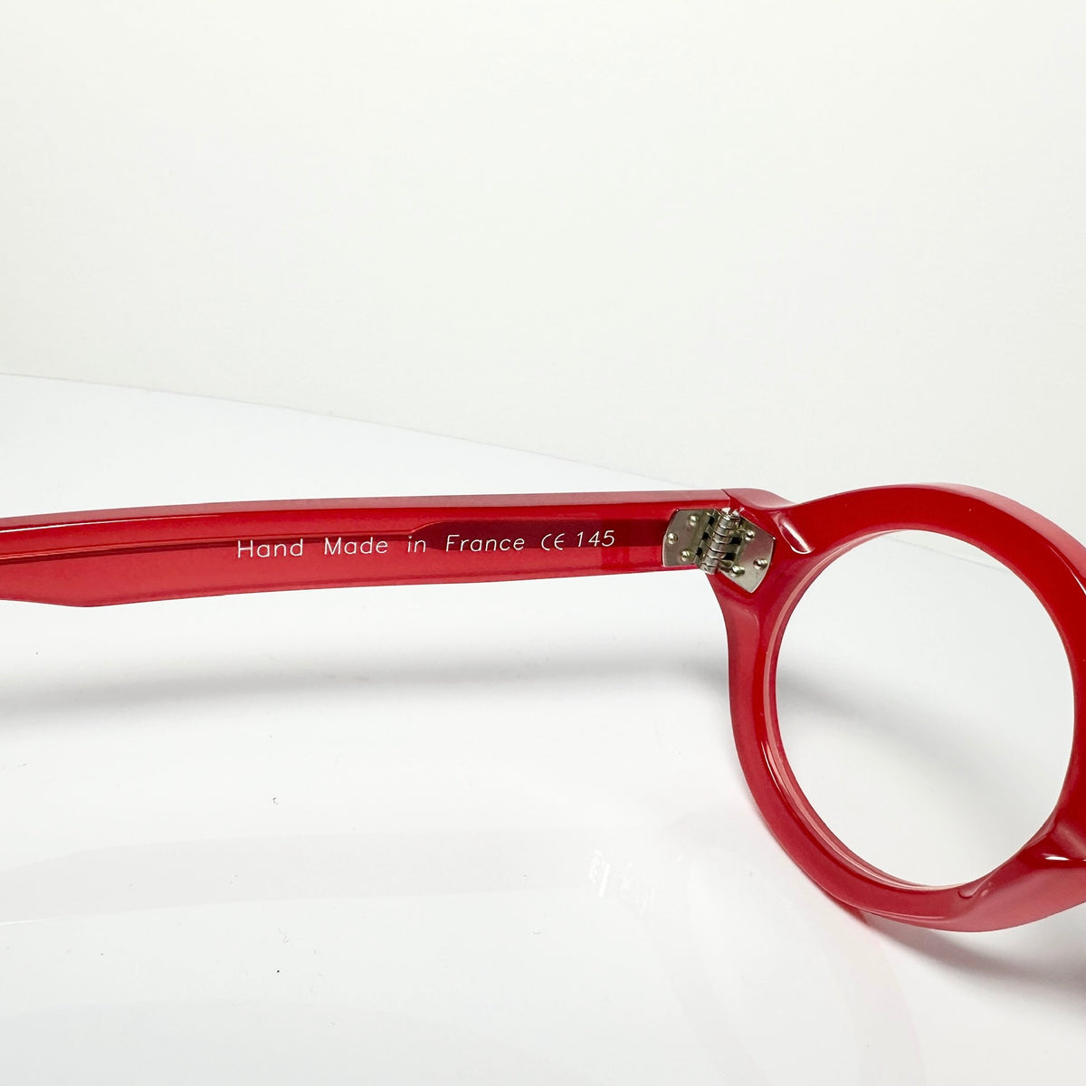 VUE DC RON 679 Round Eyeglasses Frame in Red - Authentic New