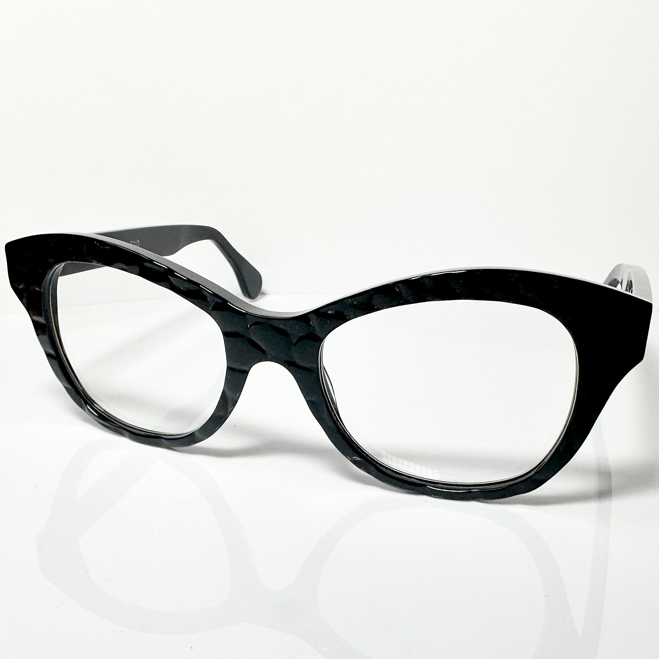 VUE DC KIM C10 Women's Eyeglasses Frame in Crocodile Black - Authentic New
