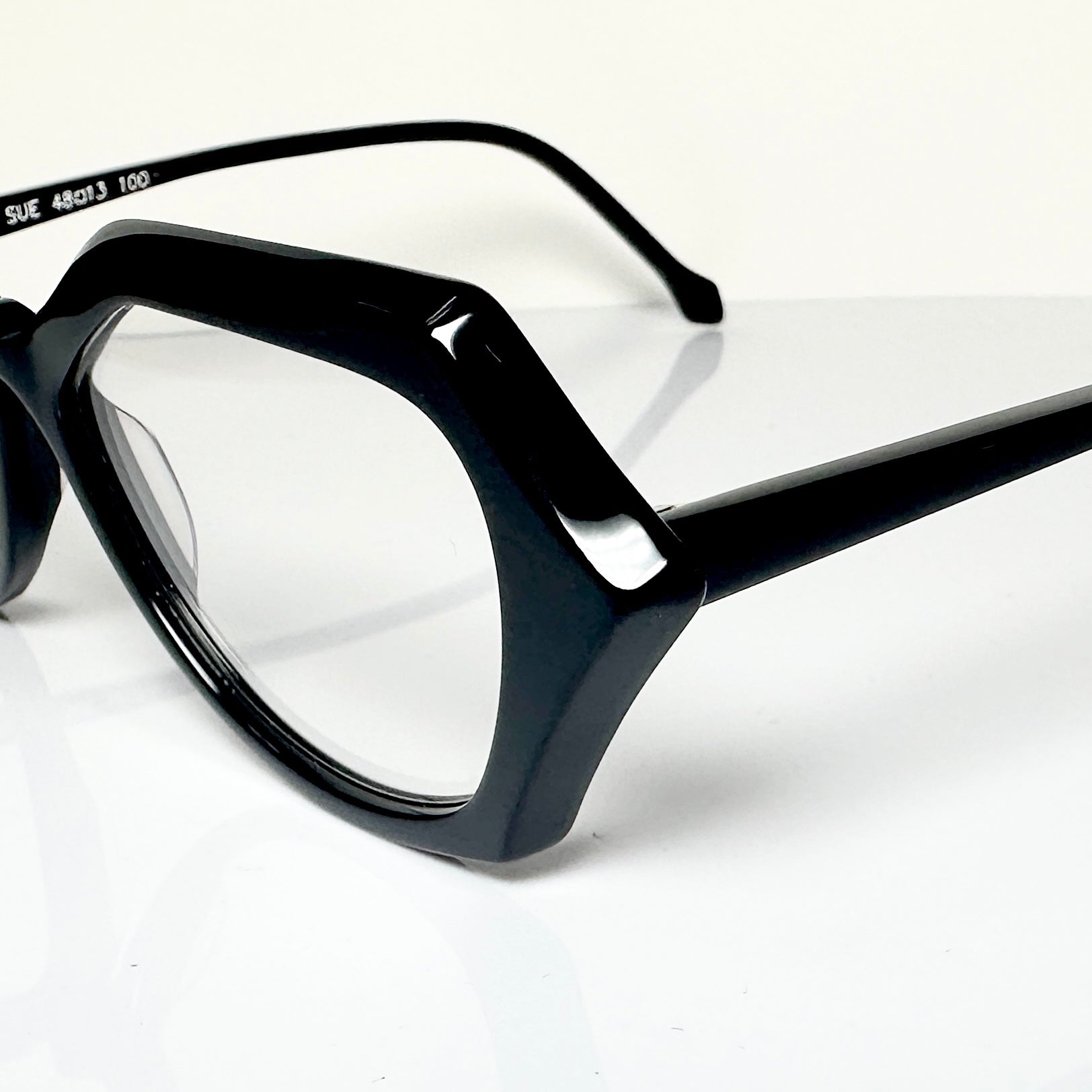 VUE DC SUE Women's Eyeglasses Frame in Black - Authentic New