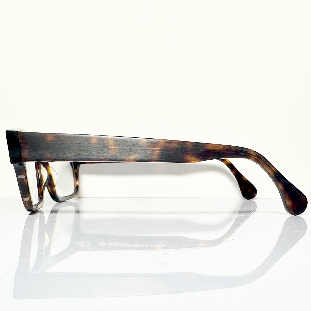 VUE DC VIC Unisex Eyeglasses Frame in Tortoise - Authentic New