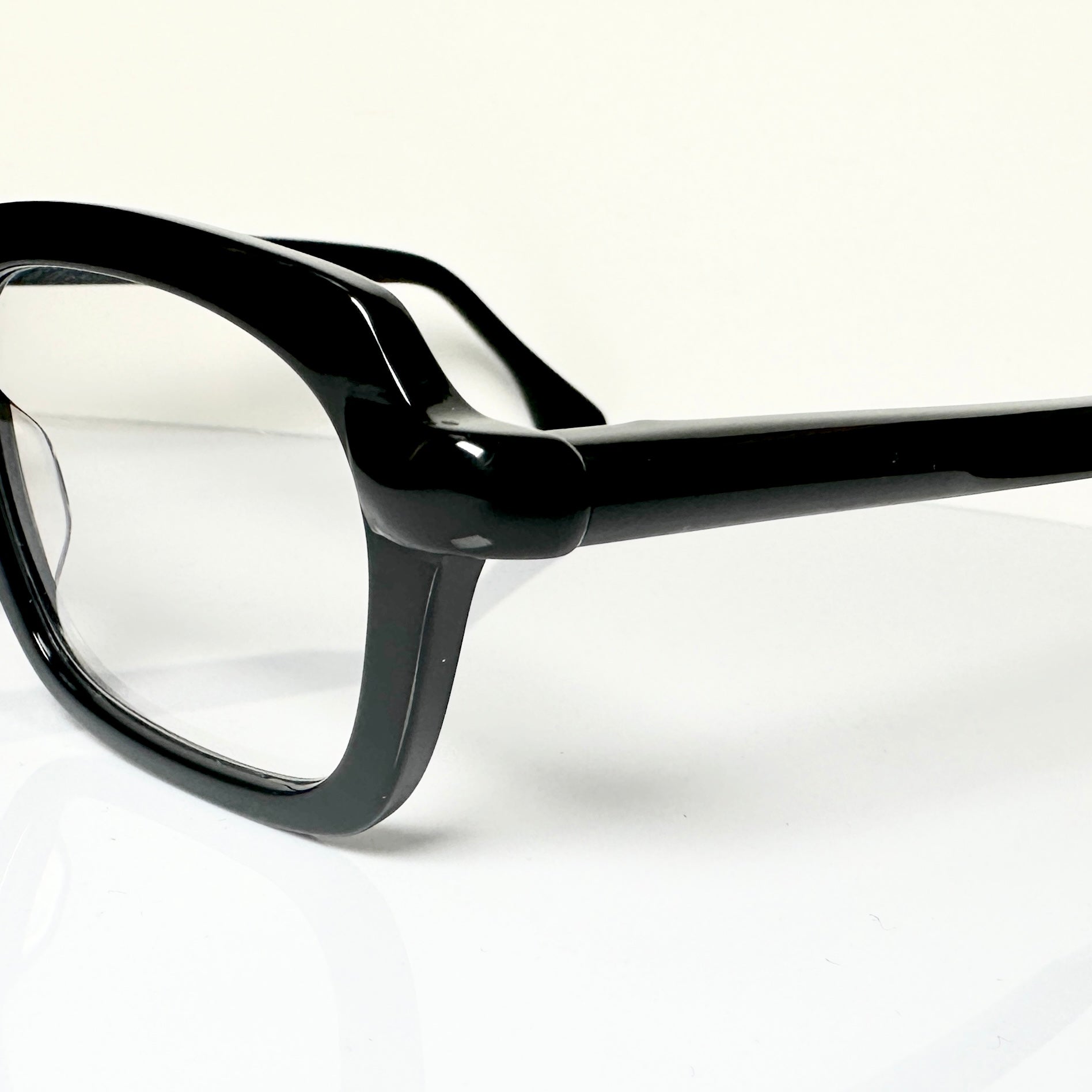 VUE DC BIZ Men's Eyeglasses Frame in Black - Authentic New