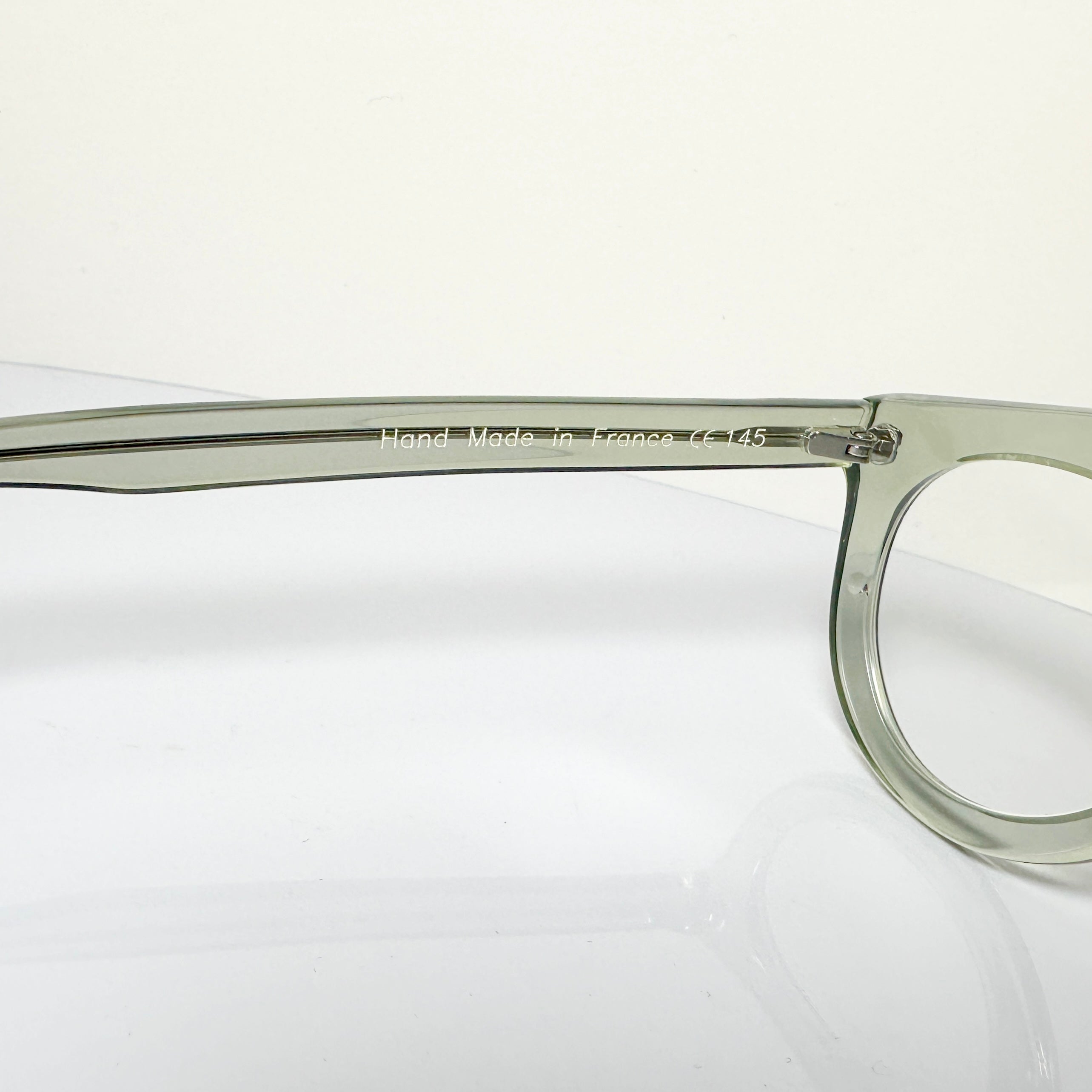 VUE DC ART 850 Unisex Eyeglasses Frame in Crystal Water Green - Authentic New