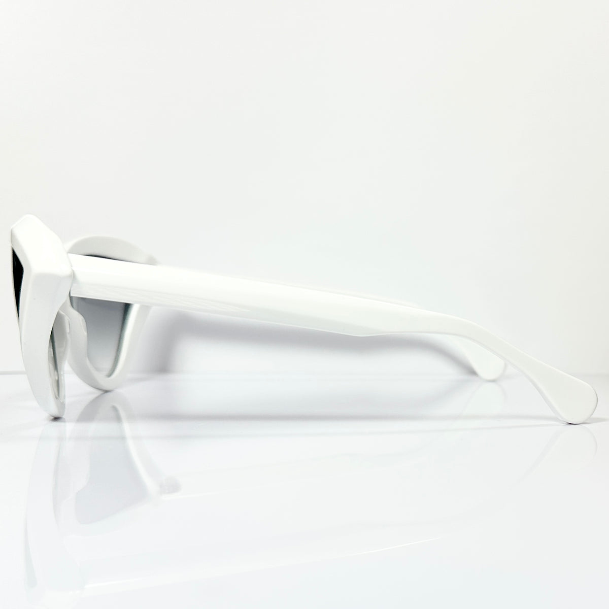 VUE DC KIS Women's Sunglasses Frame in White - Authentic New