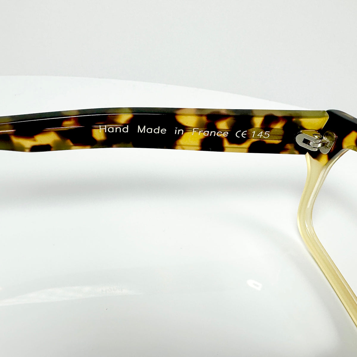 VUE DC R07 1839 Unisex Eyeglasses Frame in Tortoise/Yellow - Authentic New
