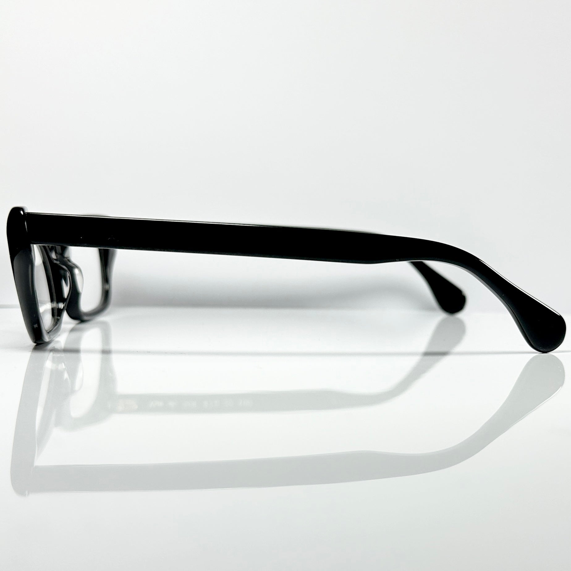 VUE DC SOF 100 Women's Eyeglasses Frame in Black - Authentic New