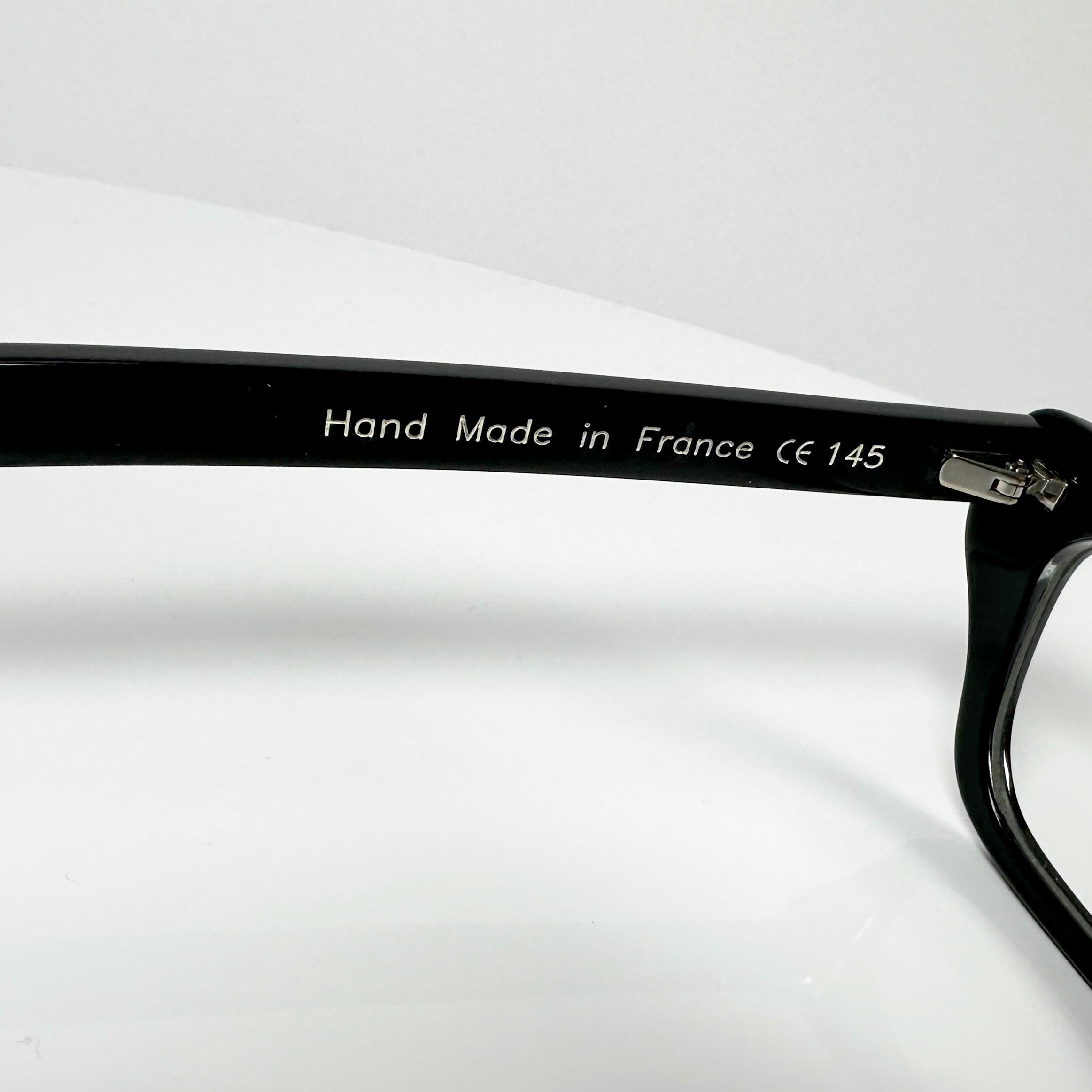 VUE DC SOF 100 Women's Eyeglasses Frame in Black - Authentic New
