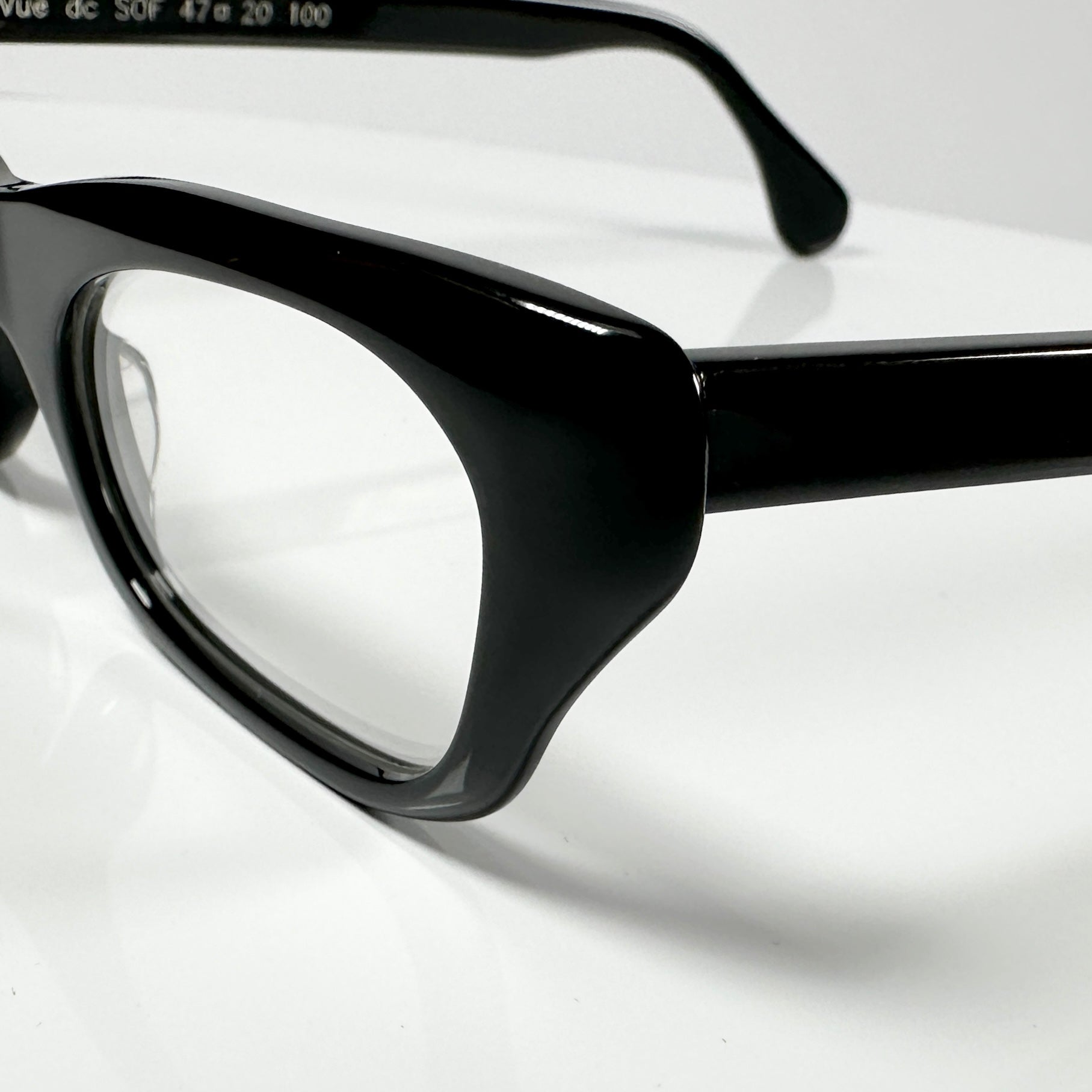 VUE DC SOF 100 Women's Eyeglasses Frame in Black - Authentic New