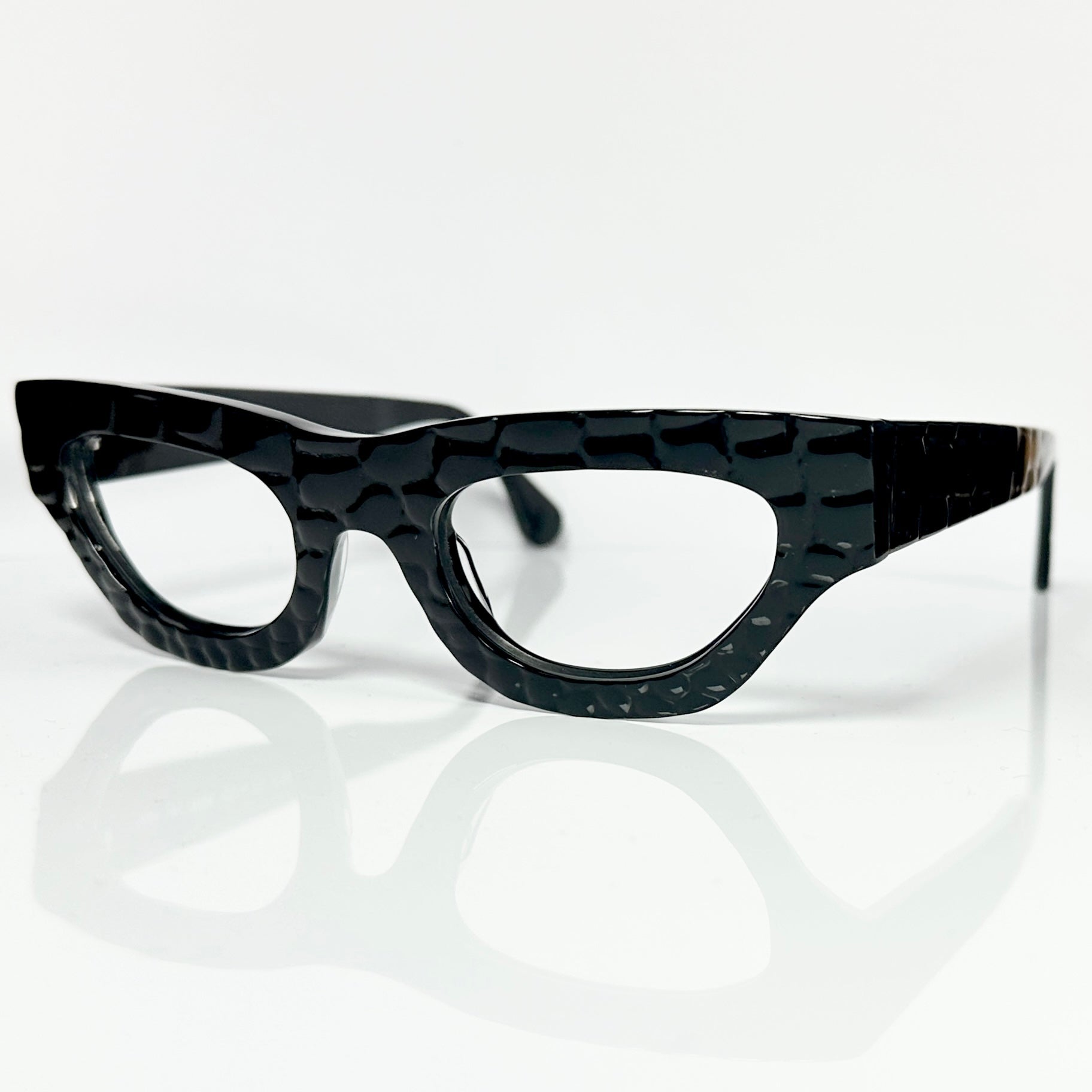 VUE DC ROK C10 Women's Eyeglasses Frame in Crocodile Black - Authentic New
