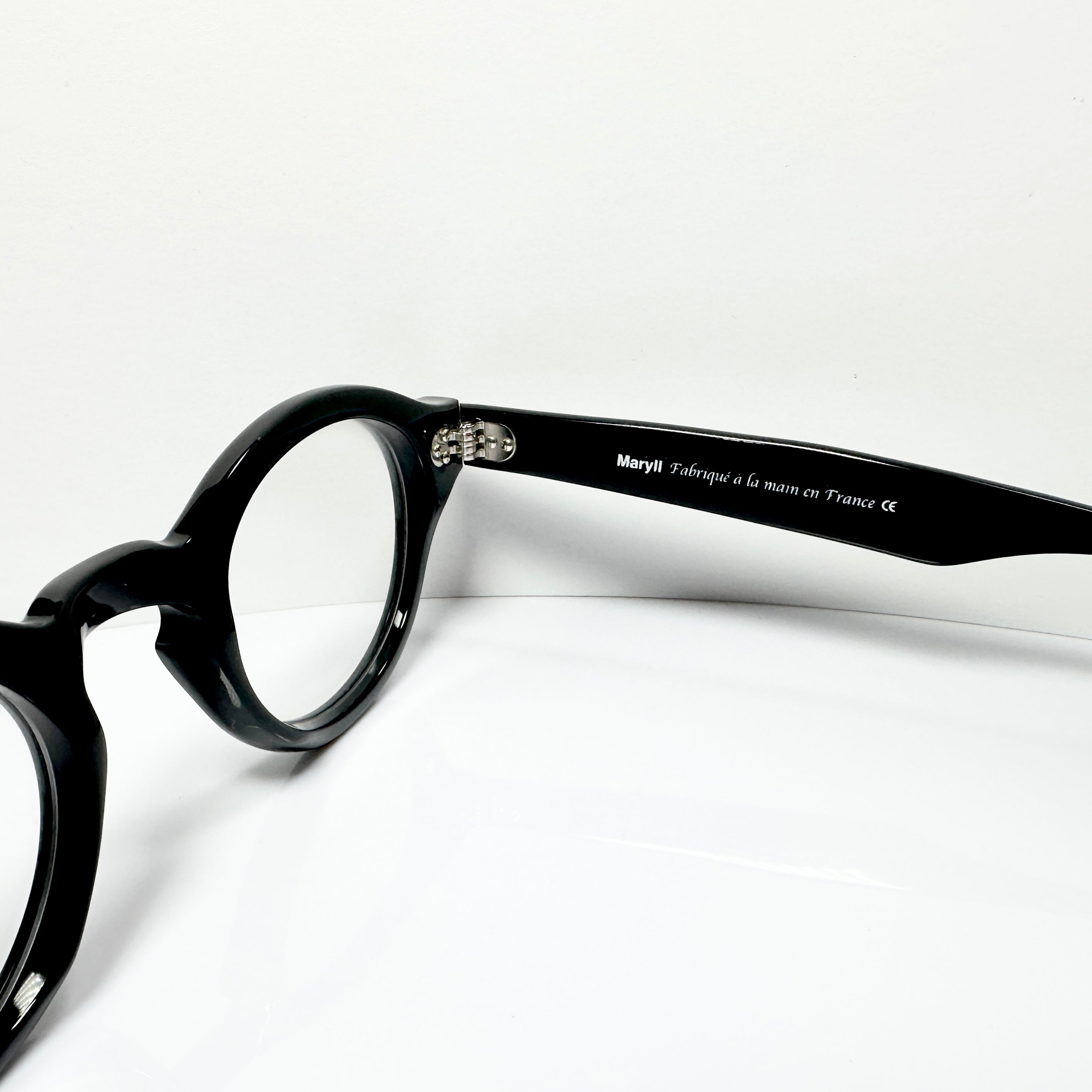 Maryll Round Eyeglasses Frame in Black PO29 - Authentic New