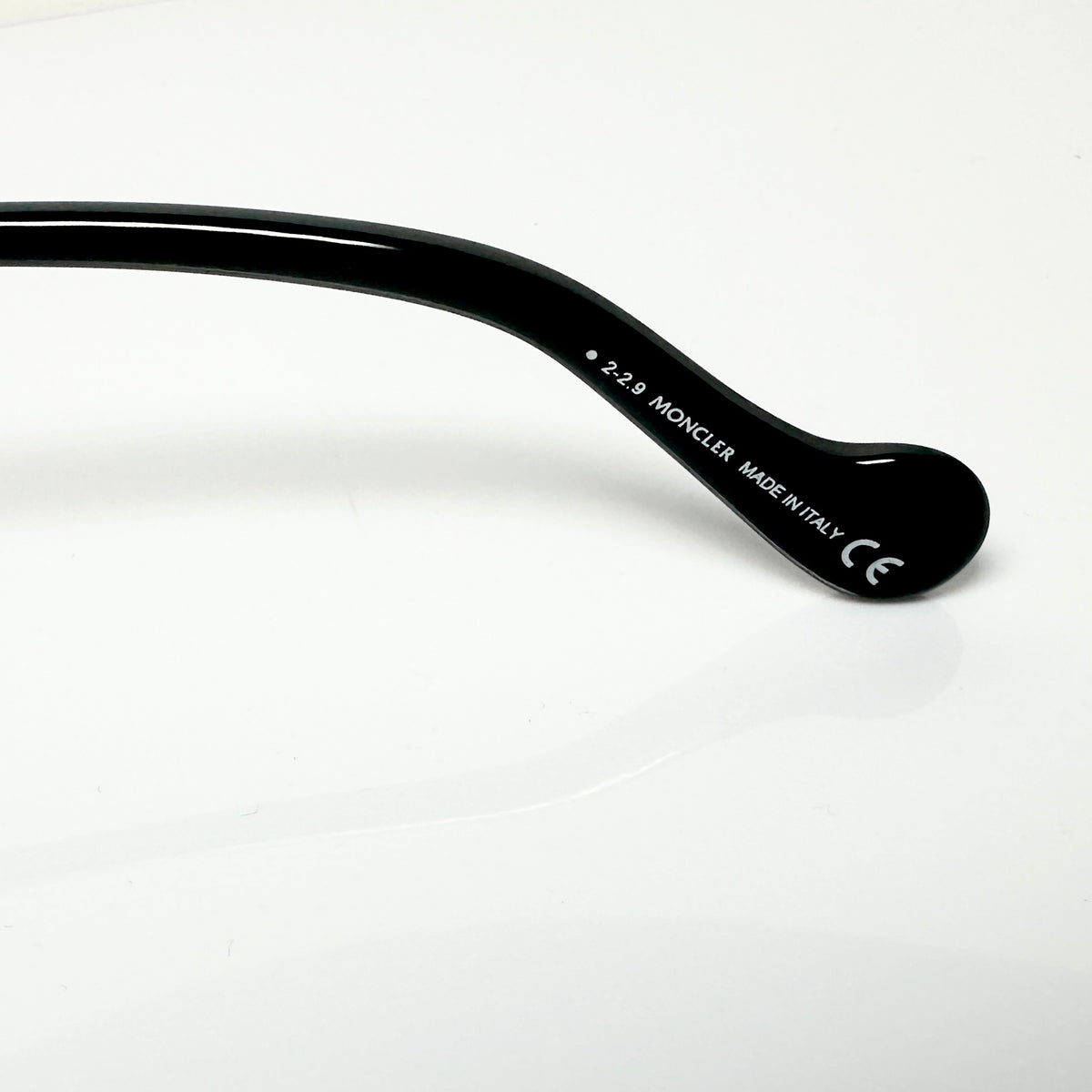 Moncler ML5044 V001 Unisex Eyeglasses Frame in Black - Authentic New
